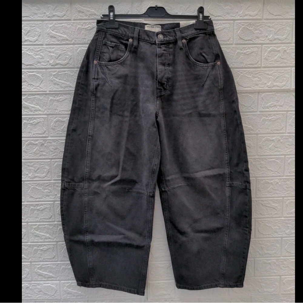 New Free People Curvy Venus Black/Noir high waist, Barrel Jeans, Size 28